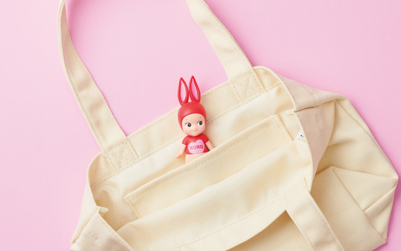 Kiss Kiss Tote - Travel Pick